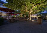 Abendzauber im Hotel Alte Post – genießen Sie in den Sommermonaten die besondere Atmosphäre im Gartenrestaurant.