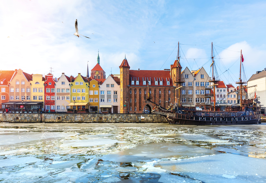 Die historische Hafenstadt Danzig begeistert mit einer farbenfrohen Kulisse.