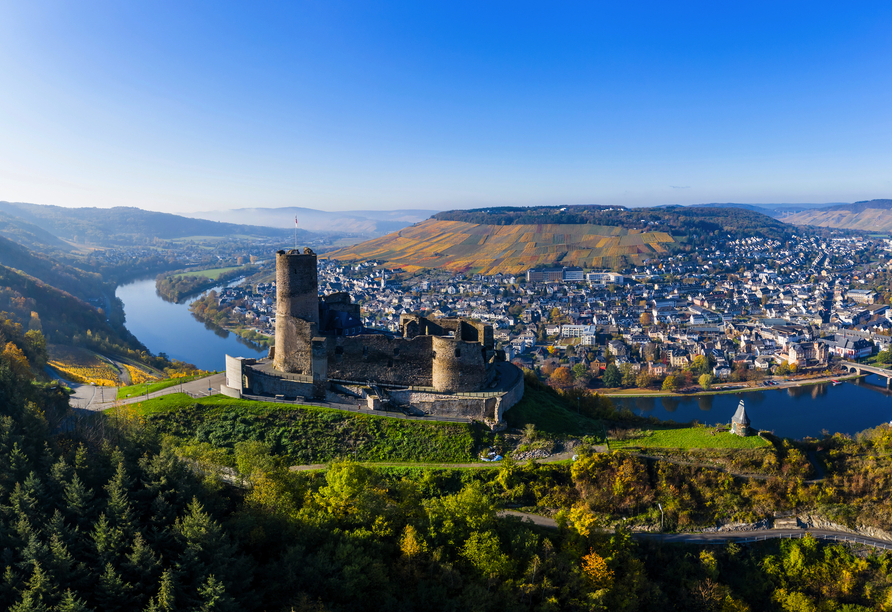 Besuchen Sie die Burg Landshut, die oberhalb von Bernkastel-Kues thront.