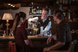 Einen stilvollen Tagesausklang verspricht die Bar im Hotel Der Kirchenwirt.