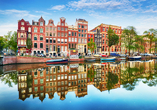 Traditionelle holländische Häuser an den Kanälen in Amsterdam