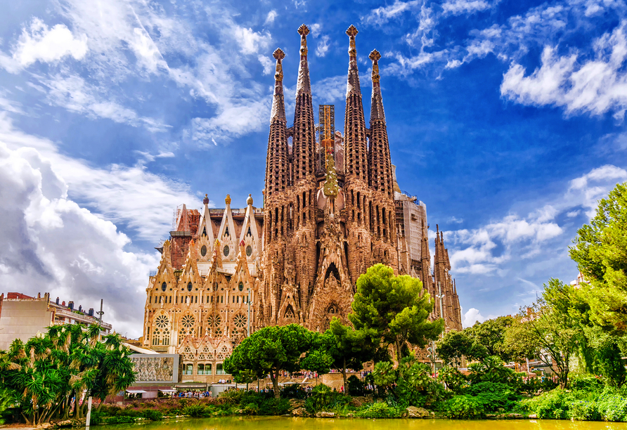 Eine der bekanntesten Sehenswürdigkeiten der Welt ist die Sagrada Família.