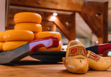 Gouda ist weit über die Niederlande hinaus für seinen traditionellen Käse bekannt.