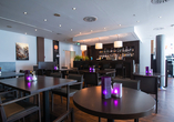 Lassen Sie den Tag gemütlich an der Bar ausklingen.