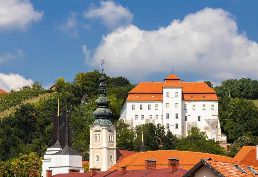 Besuchen Sie die Kirche in Lendava.