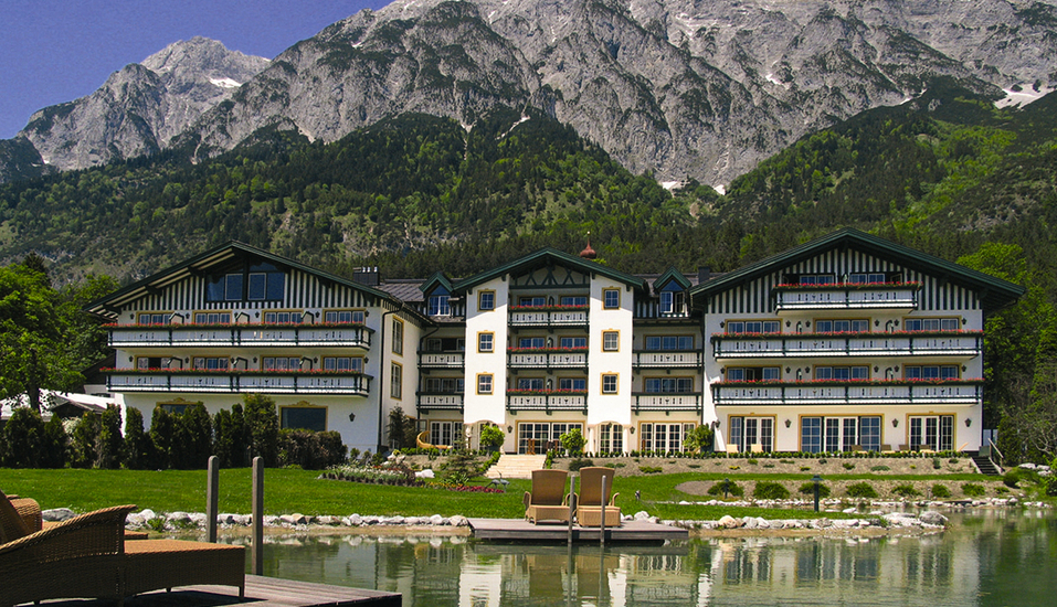 Ihr Hotel liegt eingebettet in der malerischen Berglandschaft von Tirol.