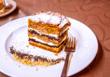 Probieren Sie auf Ihrer Reise unbedingt einen leckeren slowenischen Schichtkuchen 