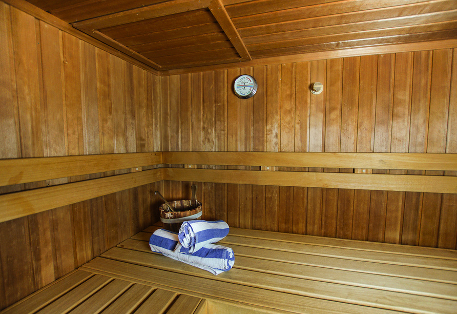 Entspannen Sie in der wohltuenden Sauna.