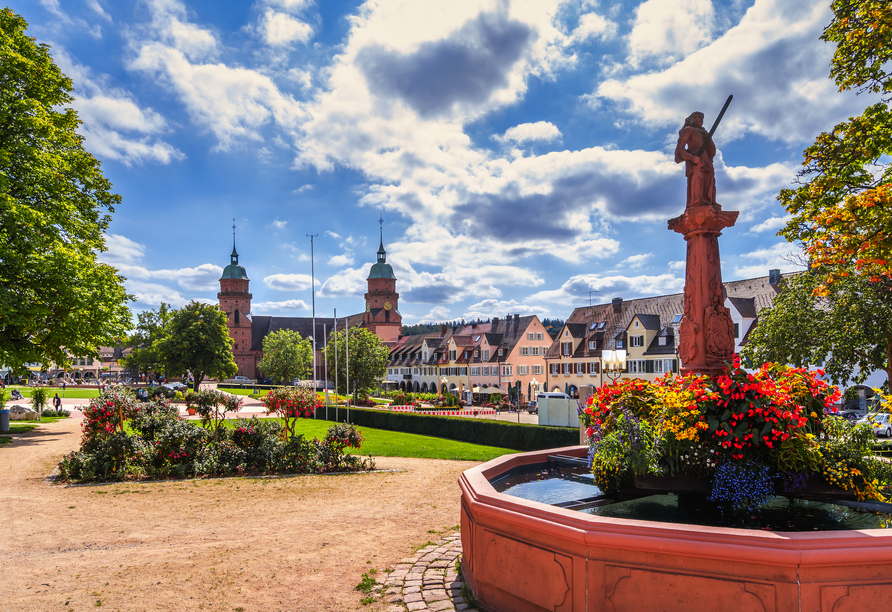 Erlebe Freudenstadt mit seiner markanten Stadtkirche und dem größten Marktplatz Deutschlands.