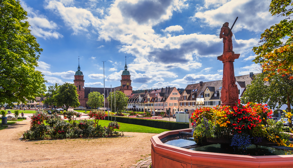 Erlebe Freudenstadt mit seiner markanten Stadtkirche und dem größten Marktplatz Deutschlands.