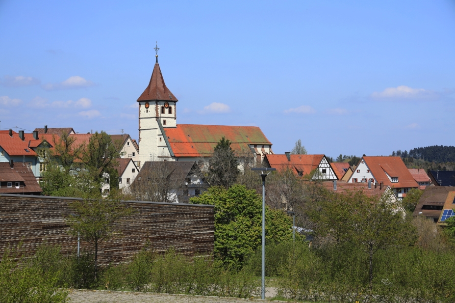 Lossburg bietet Natur pur, idyllische Wanderwege und Erholung im Herzen des Schwarzwaldes.
