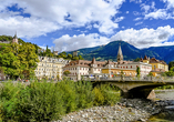 Die schöne Passerpromenade von Meran lädt zu Spaziergängen ein.