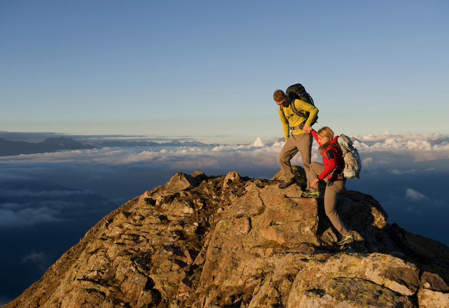 Erklimmen Sie die imposanten Gipfel in Südtirol bei einer Wanderung!