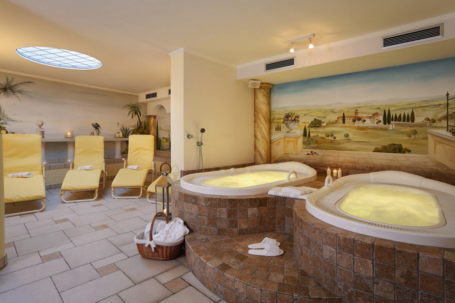 Entspannen Sie im Wellnessbereich des Landhaus Hotels Kristall.