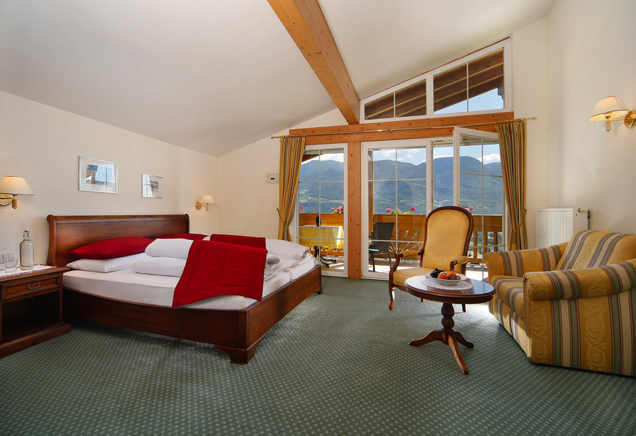 Beispiel eines Doppelzimmers mit Balkon im Landhaus Hotel Kristall