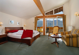 Beispiel eines Doppelzimmers mit Balkon im Landhaus Hotel Kristall