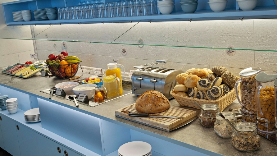 Freuen Sie sich auf eine reichhaltige Auswahl beim Frühstücksbuffet.