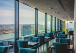 Vom Restaurant aus haben Sie einen wundervollen Blick auf den Rhein.