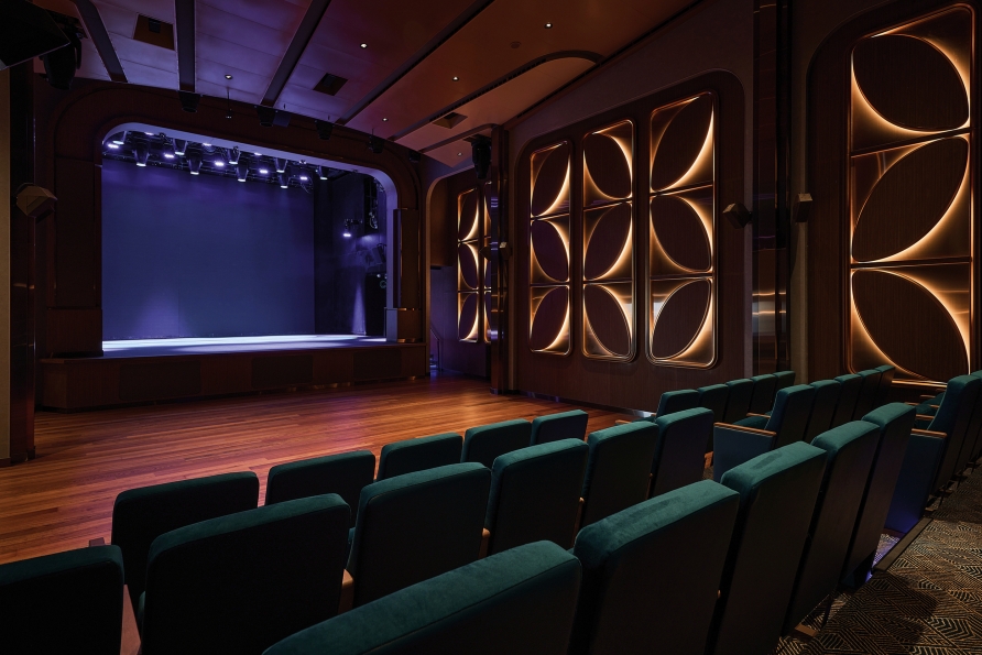 Theater an Bord der Mein Schiff Relax