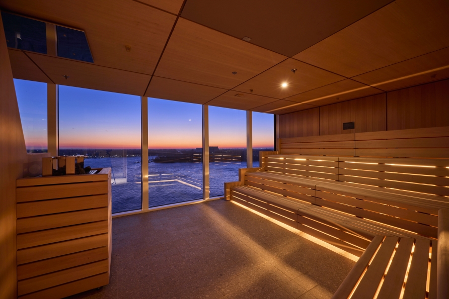 In der Sauna lassen Sie die Seele baumeln, während Sie auf die Weite des Meeres schauen.