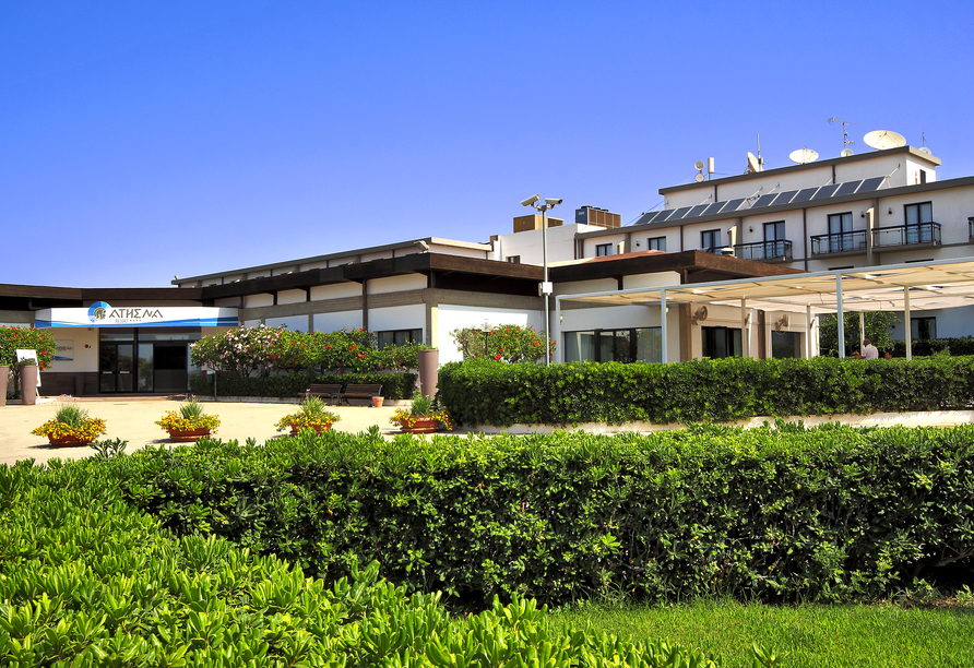 Das Hotel Athena Resort ist eine Ruheoase mit mediterranem Flair – hier können Sie die Seele baumeln lassen.