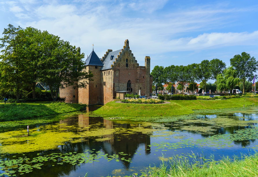 In Medemblik können Sie das beeindruckende Schloss Radboud besichtigen.