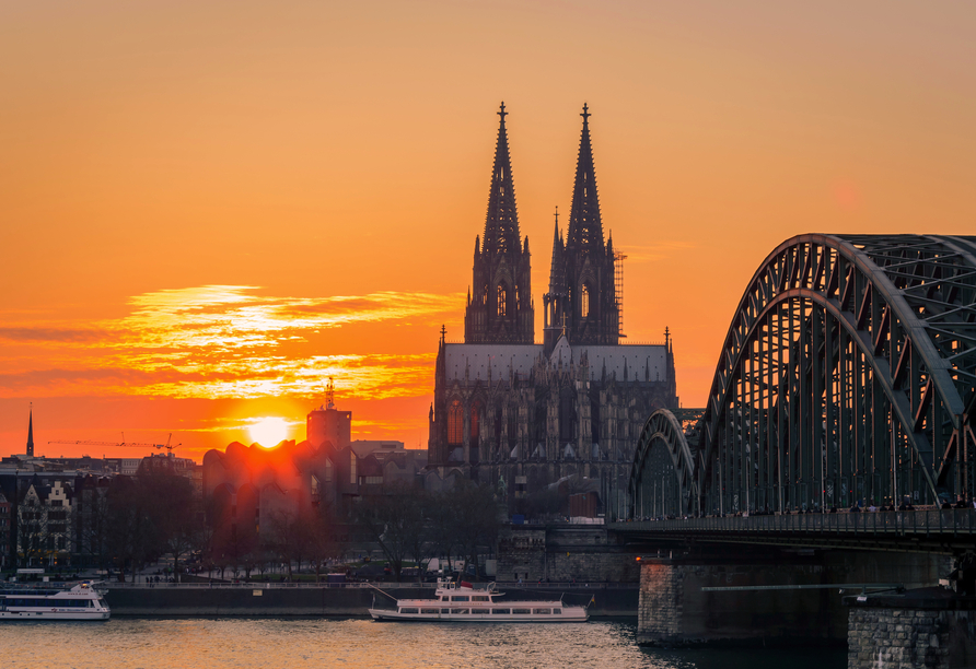 In der Domstadt Köln beginnt Ihre unvergessliche Reise.