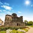 Besuchen Sie die Porta Nigra – das Wahrzeichen der Stadt.