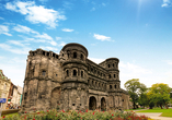 Besuchen Sie die Porta Nigra – das Wahrzeichen der Stadt.