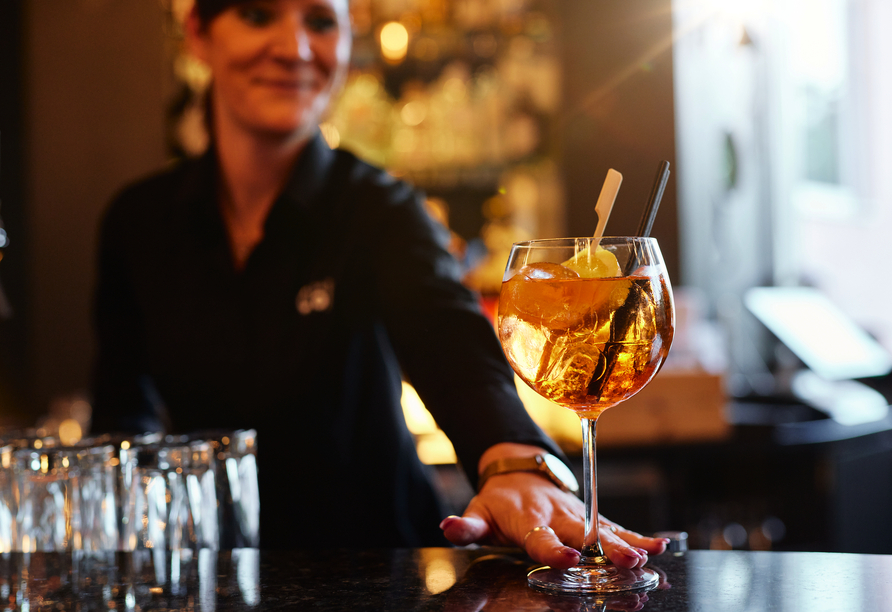 Lassen Sie sich an der Bar mit Erfrischungen verwöhnen!