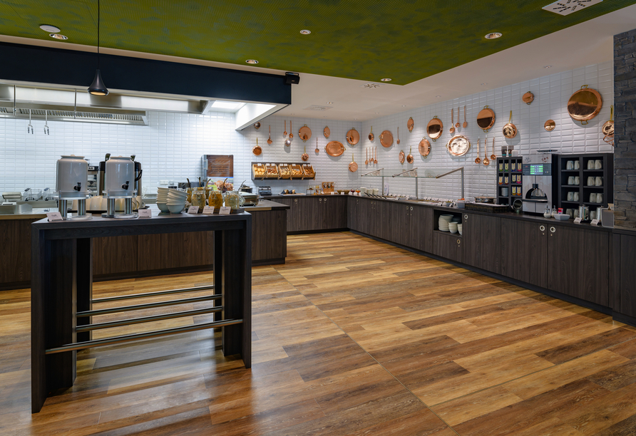 Lassen Sie sich von einem abwechslungsreichen Frühstücksbuffet verwöhnen.