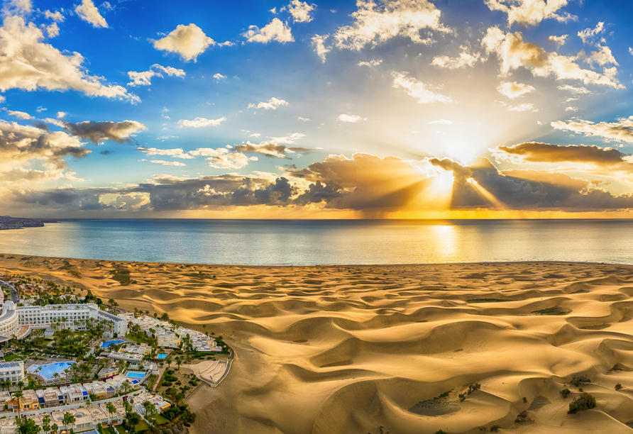 Im Süden der Insel Gran Canaria liegt Maspalomas mit den beeindruckenden Sanddünen.