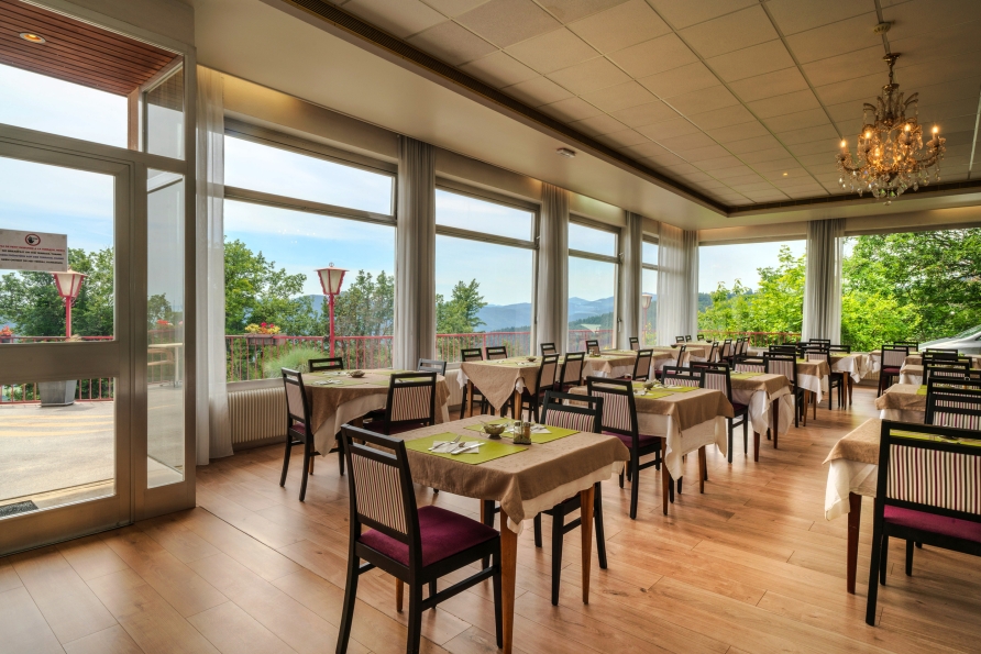 Direkt an das Restaurant grenzt die sonnige Terrasse.