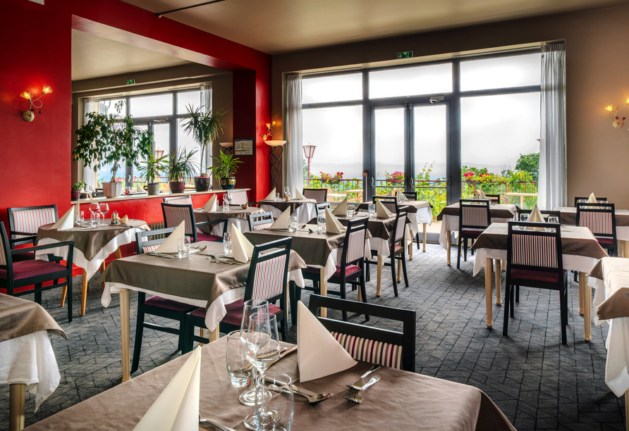 Im Restaurant werden Ihnen köstliche regionale und traditionelle Gerichte serviert.
