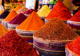 Bunte Märkte und exotische Aromen erwarten Sie in Istanbul.