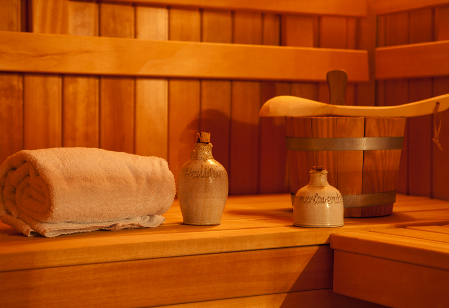 In der Sauna können Sie entspannen und den Alltag einmal völlig hinter sich lassen.