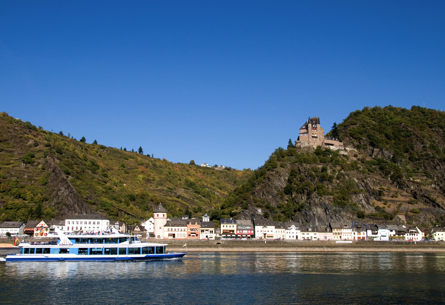 Vorbei an Legenden führt Sie Ihre Schifffahrt mit Blick auf die sagenumwobene Loreley und die stolze Burg Katz.