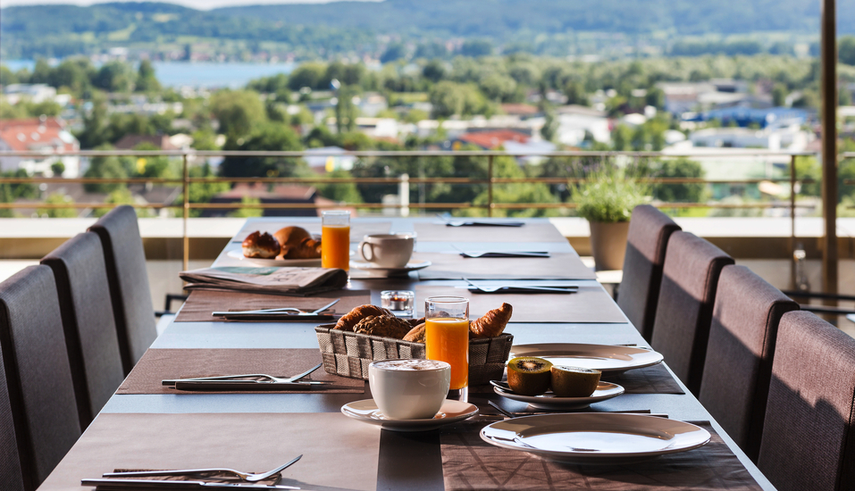 Frühstück mit Aussicht – genießen Sie den Morgen über den Dächern der Stadt.