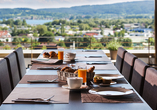 Frühstück mit Aussicht – genießen Sie den Morgen über den Dächern der Stadt.
