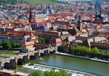 Würzburg liegt direkt am Main und empfängt Sie mit Kunst, Kultur und Weingenuss.