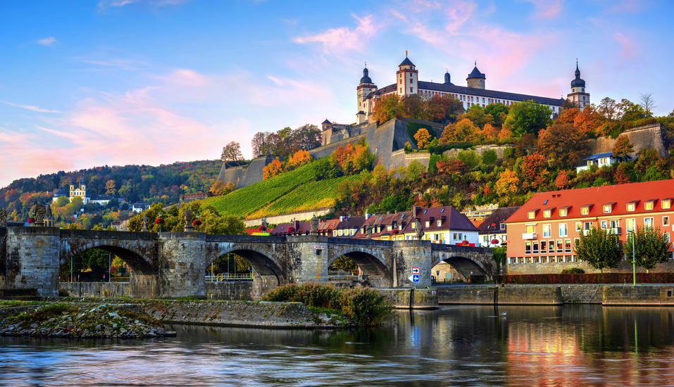 Die Alte Mainbrücke und die Festung Marienburg geben ein perfektes Zusammenspiel ab.