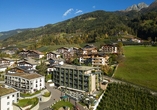 Das Oliven- und Genusshotel Hirzer erwartet Sie in traumhafter Panoramalage.