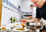 Das Küchenteam Ihres Hotels verwöhnt Sie mit hausgemachten Spezialitäten aus der Region!