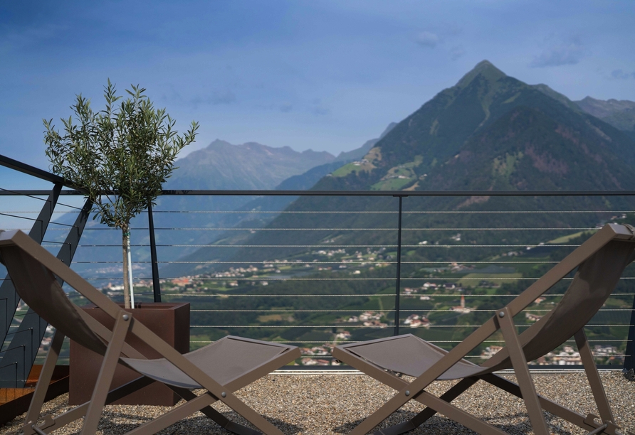 Von der Dachterrasse genießen Sie das Panorama auf die Berge der Texelgruppe. 