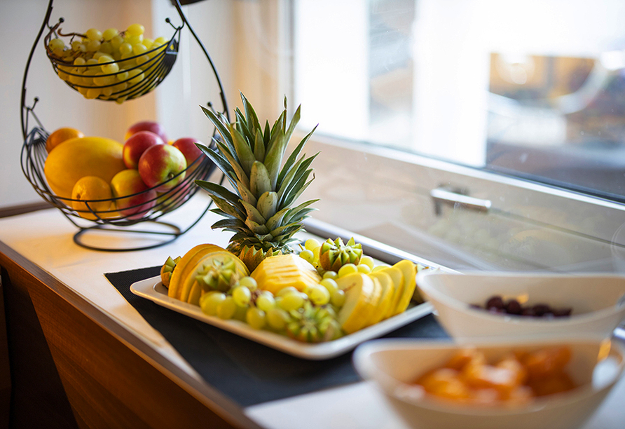 Stärken Sie sich am Morgen mit frischem Obst.