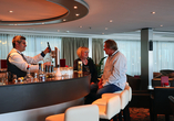 Verbringen Sie schöne Abende an der Bar Ihres Schiffes.