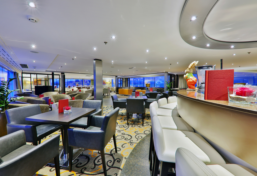 Panorama-Lounge mit Bar