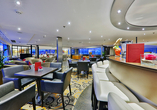 Panorama-Lounge mit Bar