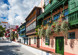 Farbenfroh und charmant: Die Altstadt von Santa Cruz lädt zum Bummeln ein.