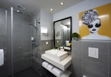 Beispiel eines Badezimmers im Hotel Capri by Fraser Frankfurt.